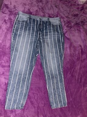 American Eagle Outfitters Light Blue Denim Jeans with White Tag